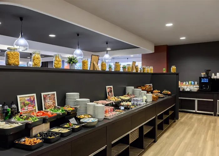 מלון Park By Radisson 4*