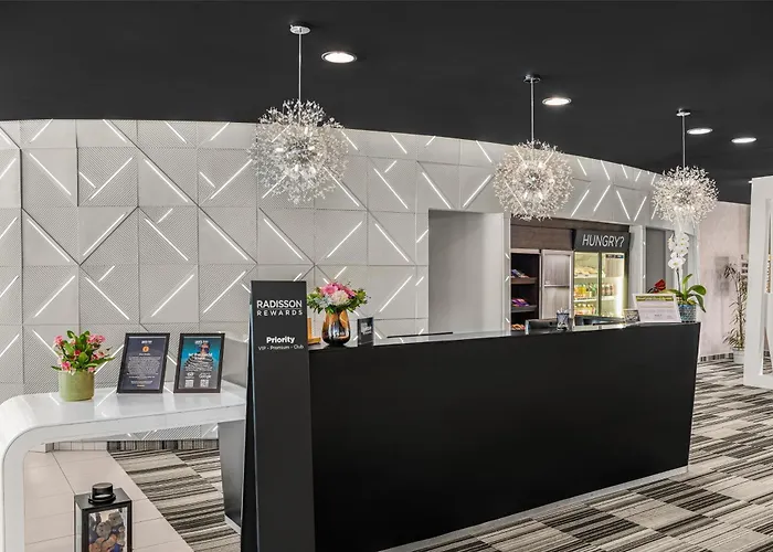 מלון Park By Radisson 4*